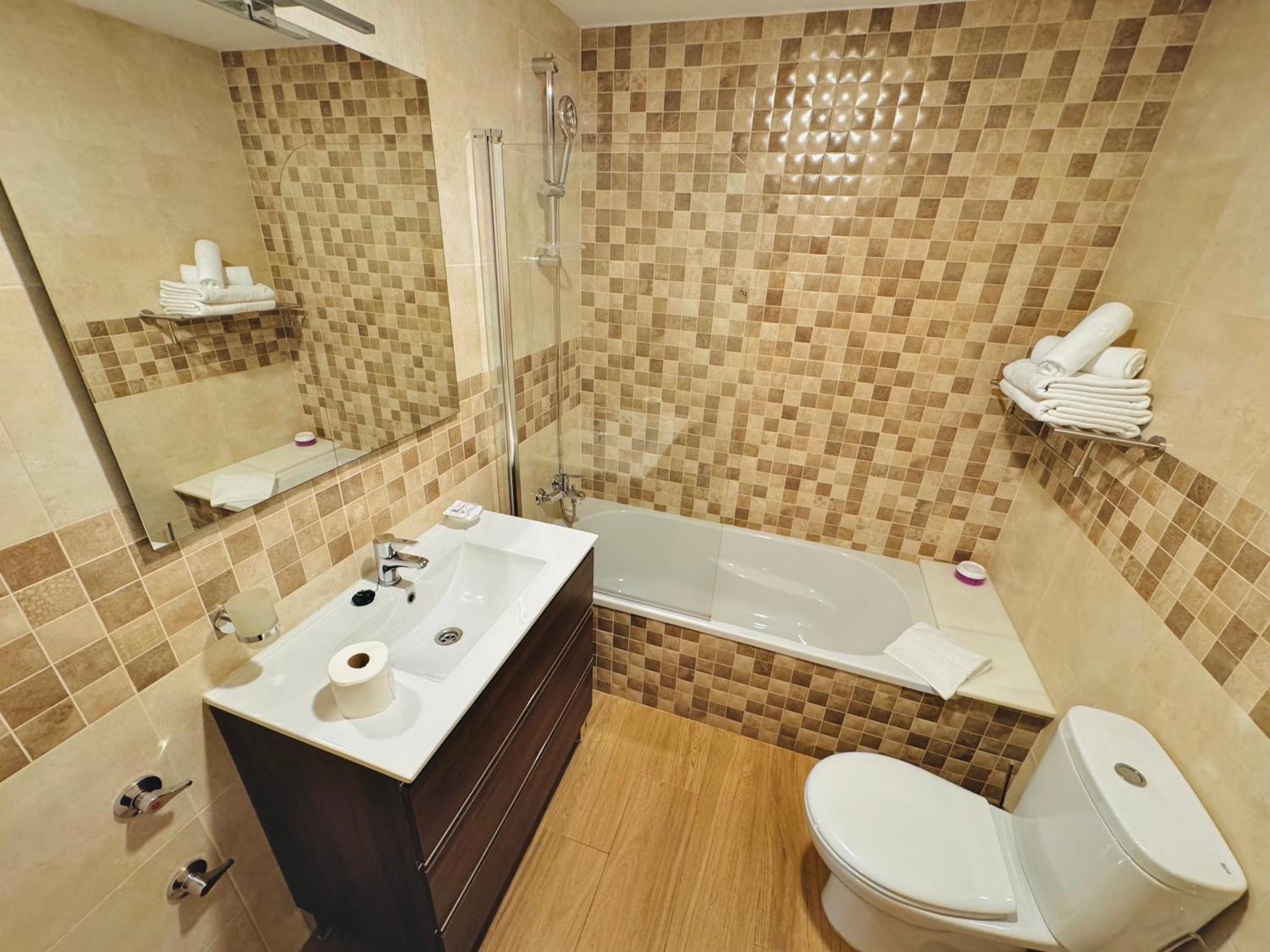 Pueblo Evita Premium Suites ベナルマデナ エクステリア 写真
