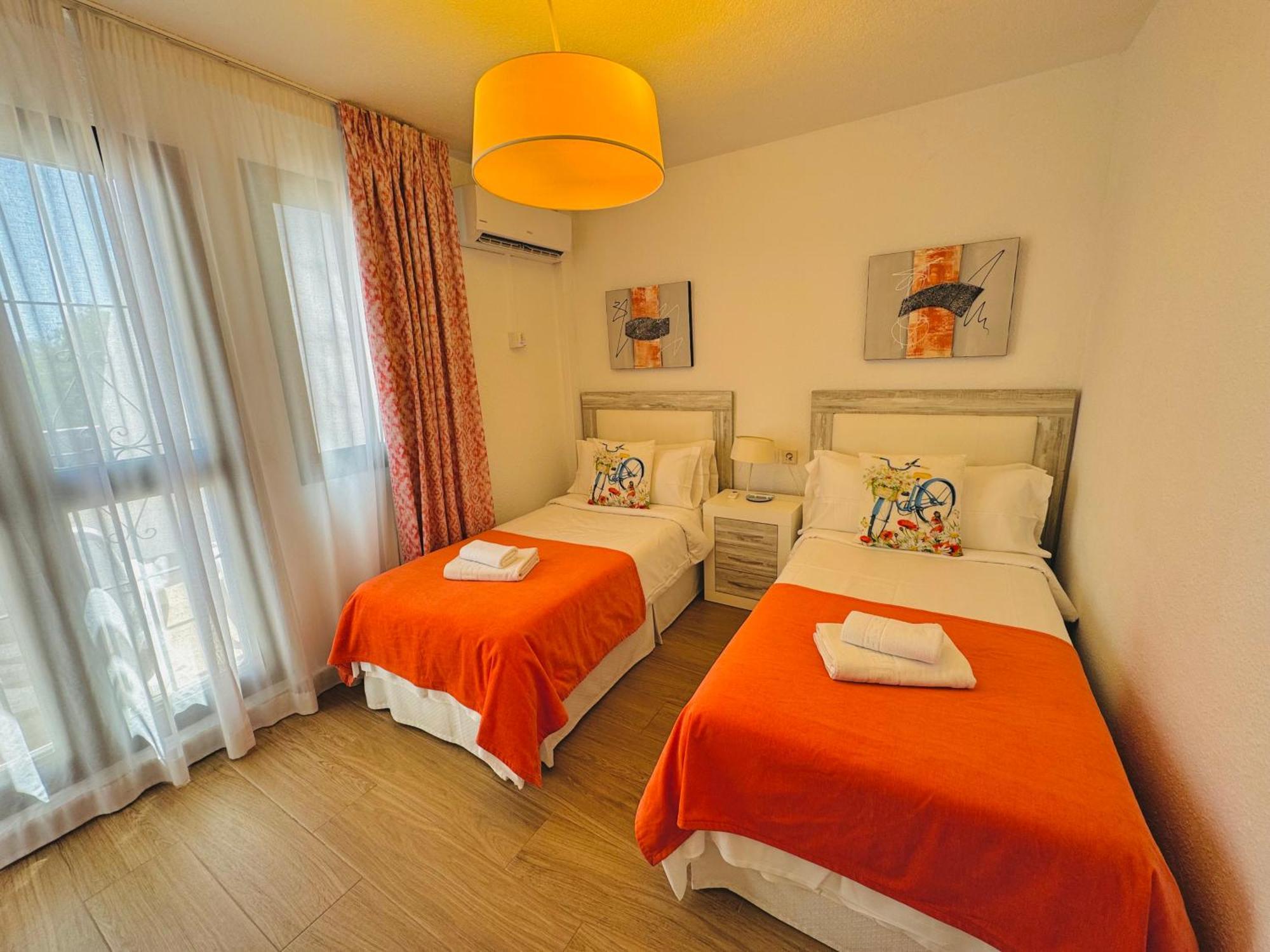 Pueblo Evita Premium Suites ベナルマデナ エクステリア 写真