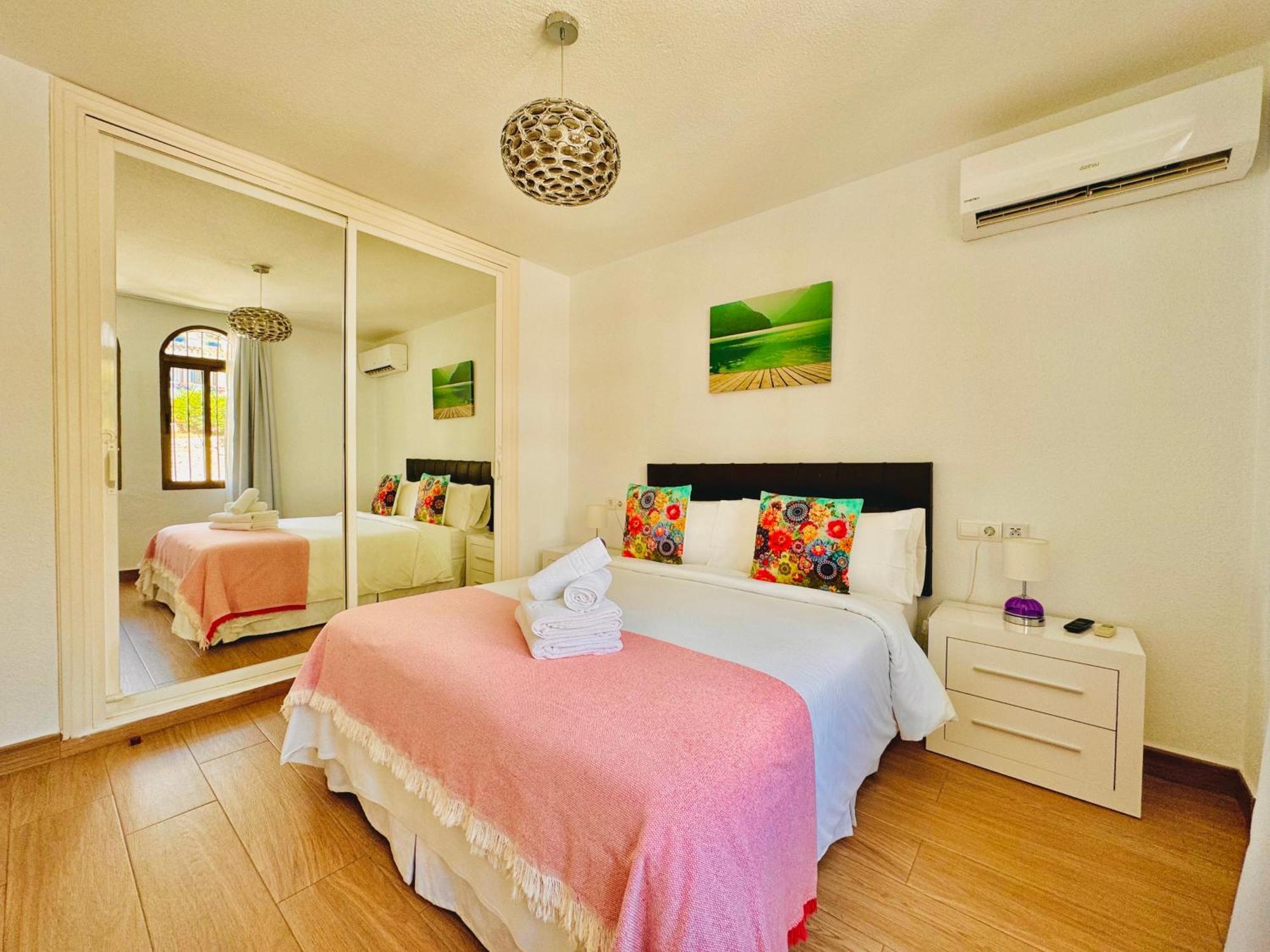 Pueblo Evita Premium Suites ベナルマデナ エクステリア 写真
