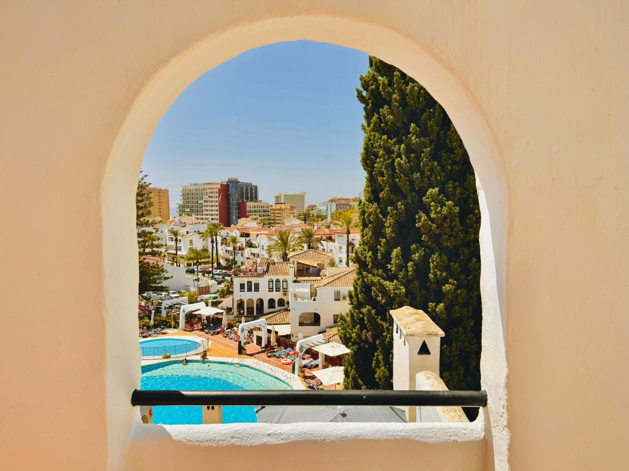 Pueblo Evita Premium Suites ベナルマデナ エクステリア 写真