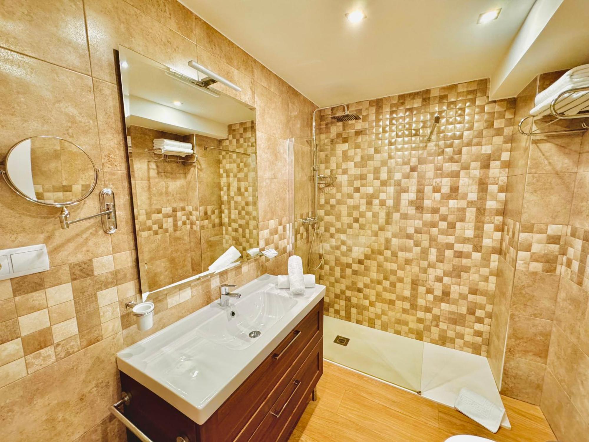 Pueblo Evita Premium Suites ベナルマデナ エクステリア 写真