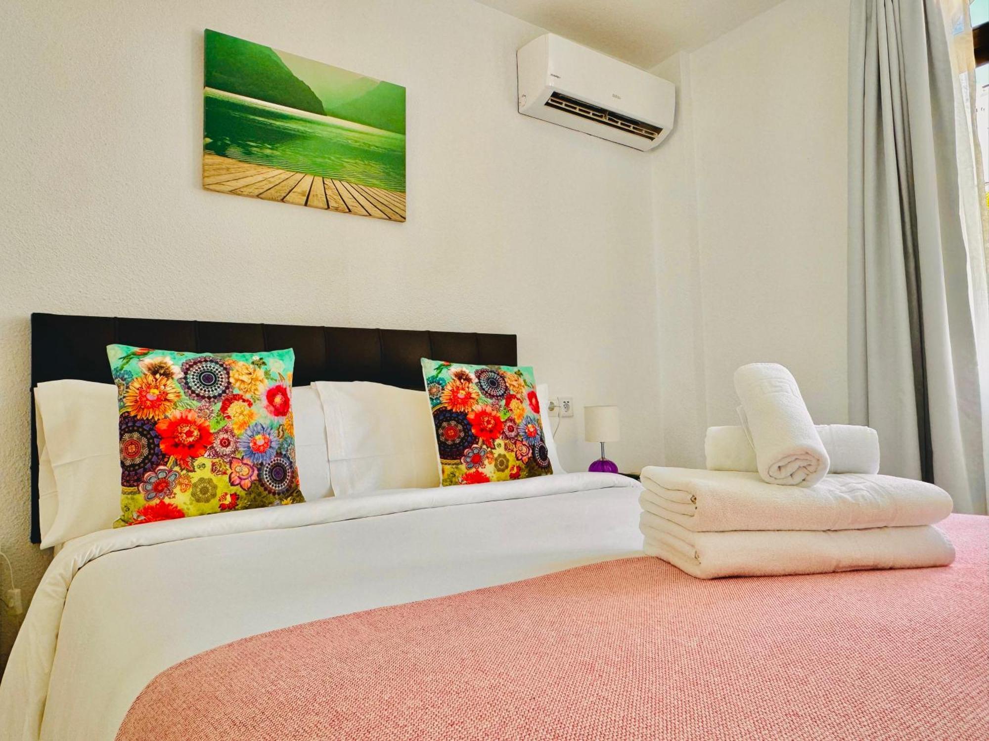 Pueblo Evita Premium Suites ベナルマデナ エクステリア 写真
