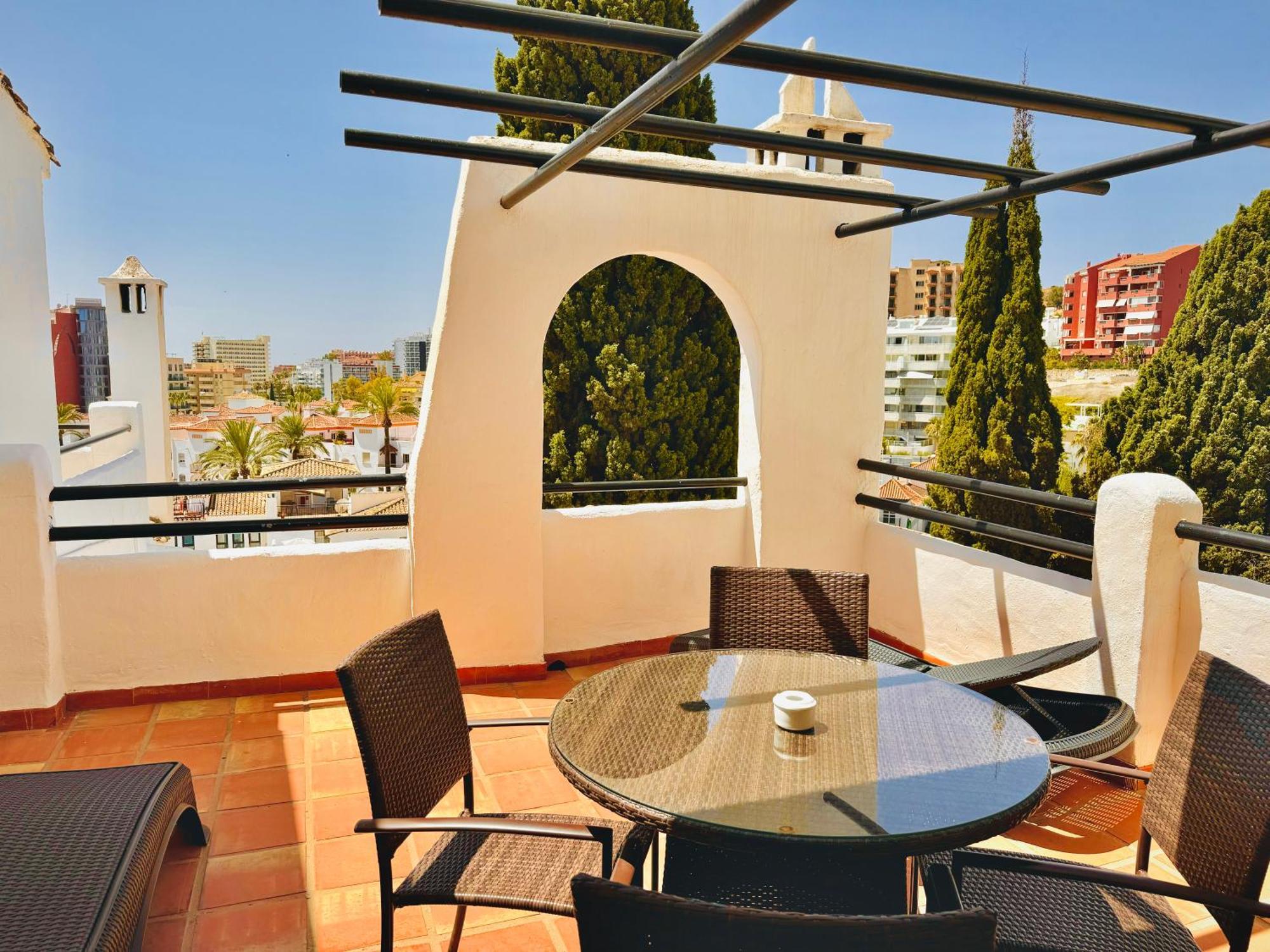 Pueblo Evita Premium Suites ベナルマデナ エクステリア 写真