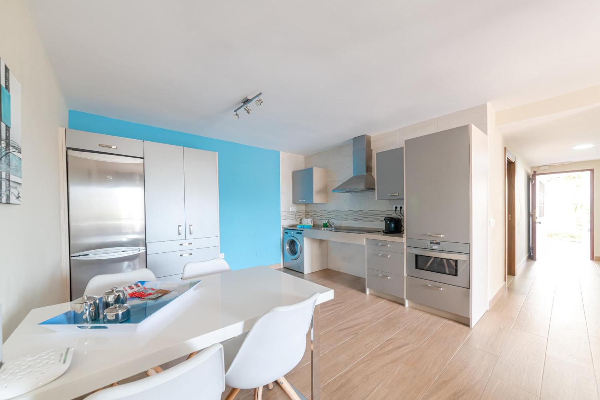 Pueblo Evita Premium Suites ベナルマデナ エクステリア 写真