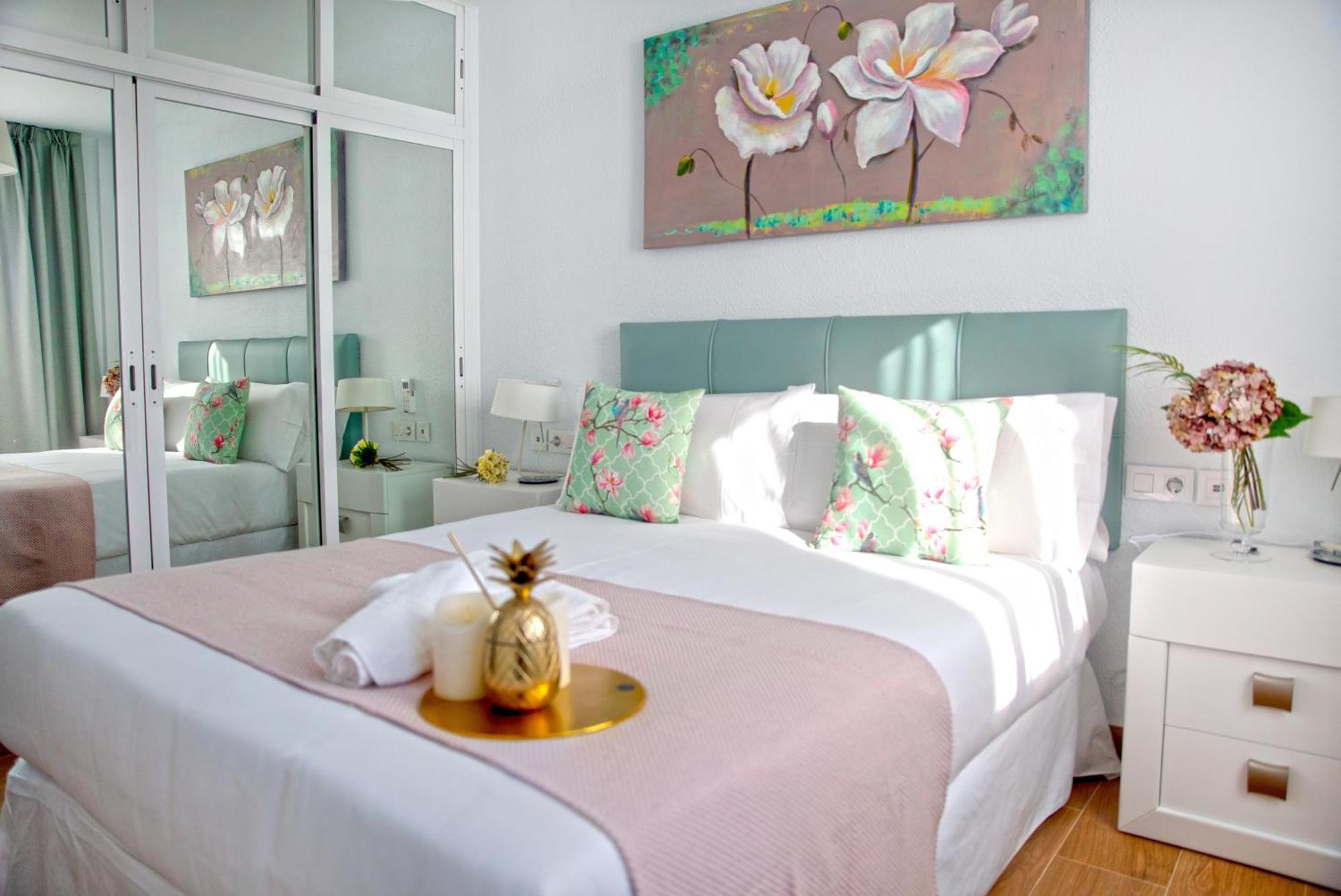 Pueblo Evita Premium Suites ベナルマデナ エクステリア 写真