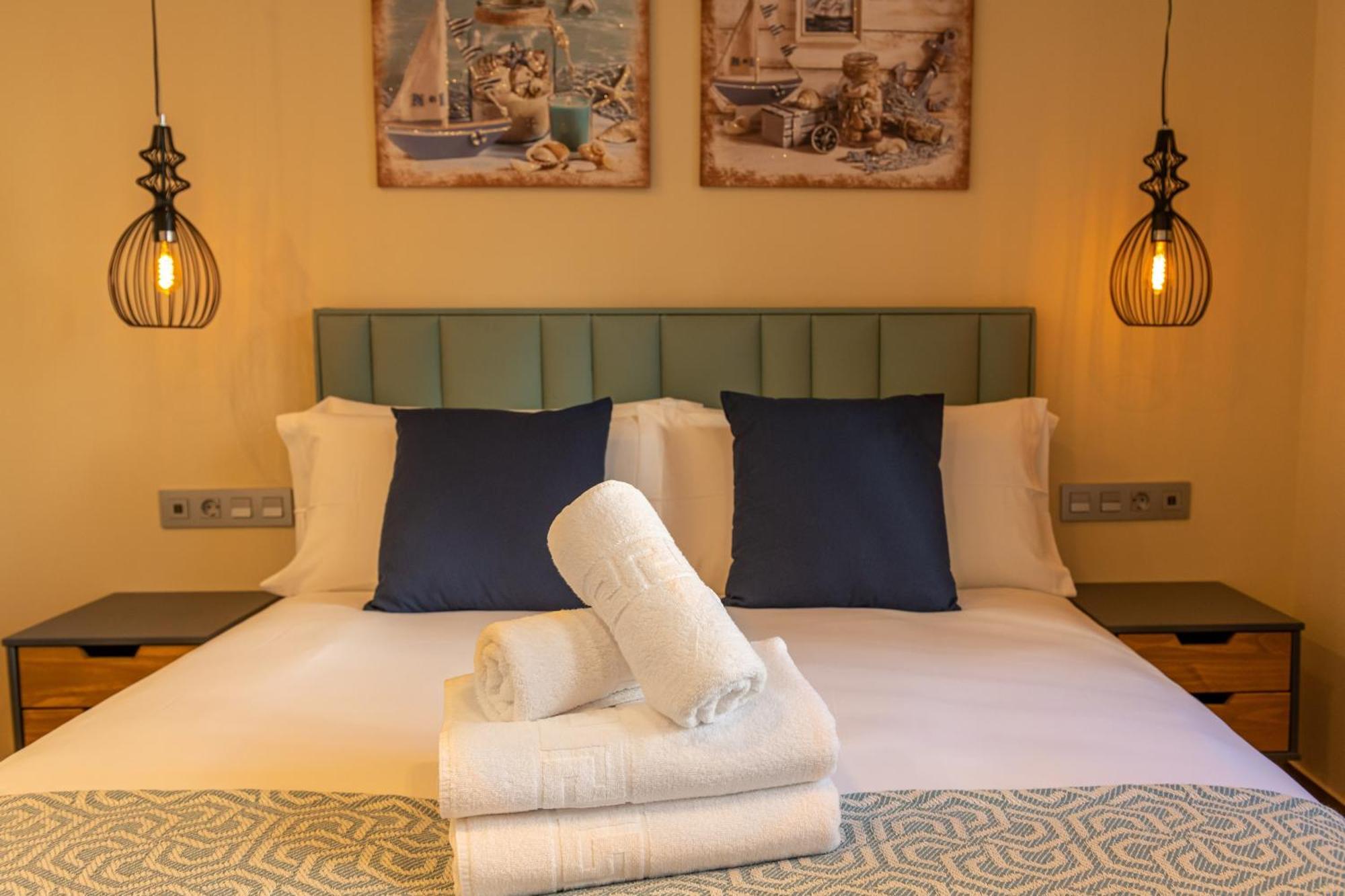 Pueblo Evita Premium Suites ベナルマデナ エクステリア 写真