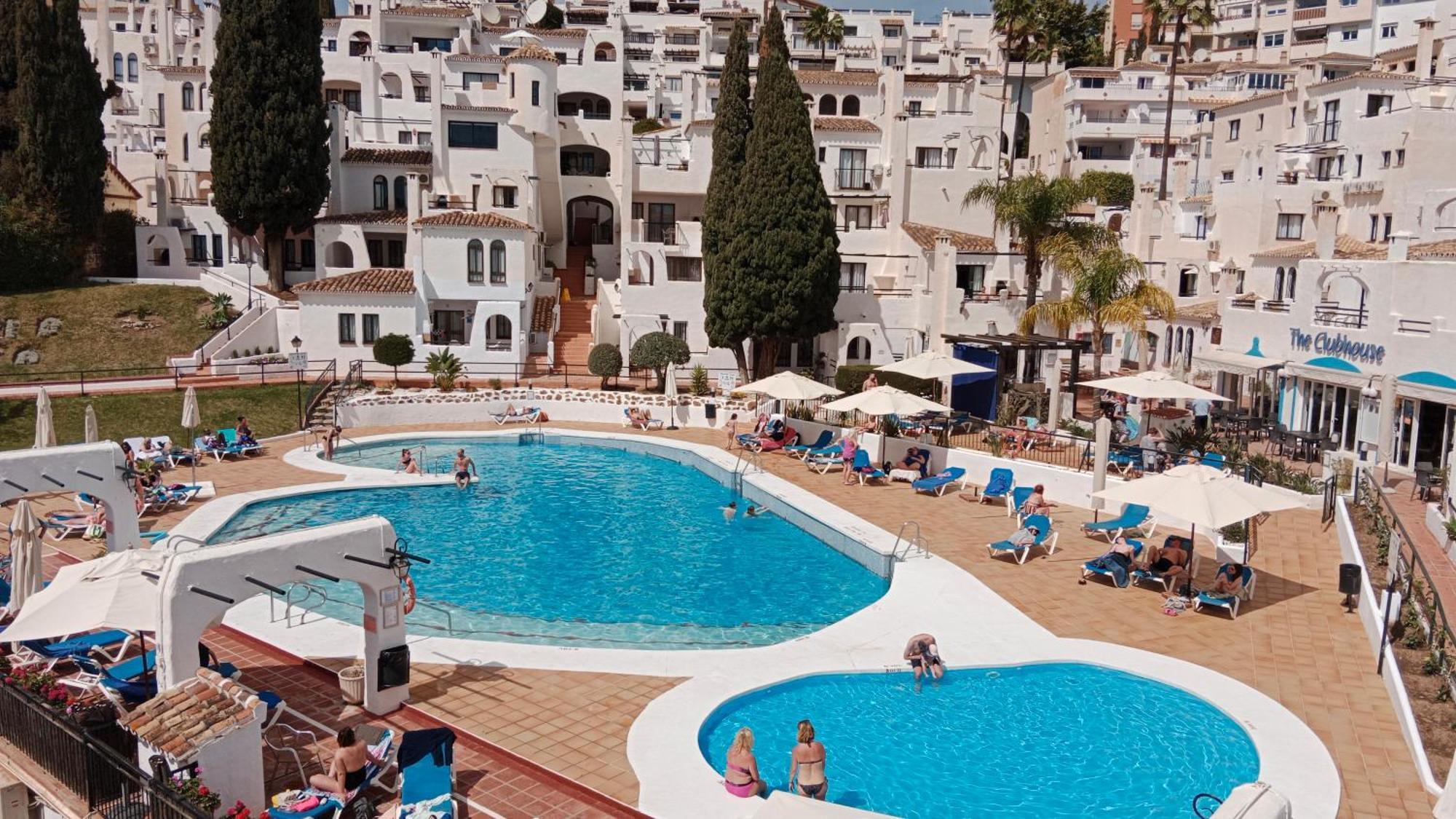 Pueblo Evita Premium Suites ベナルマデナ エクステリア 写真